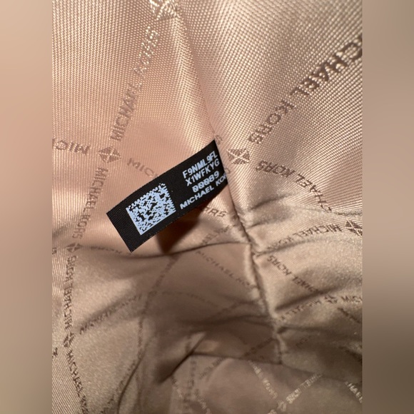 Michael Kors purse - Picture 4 of 5